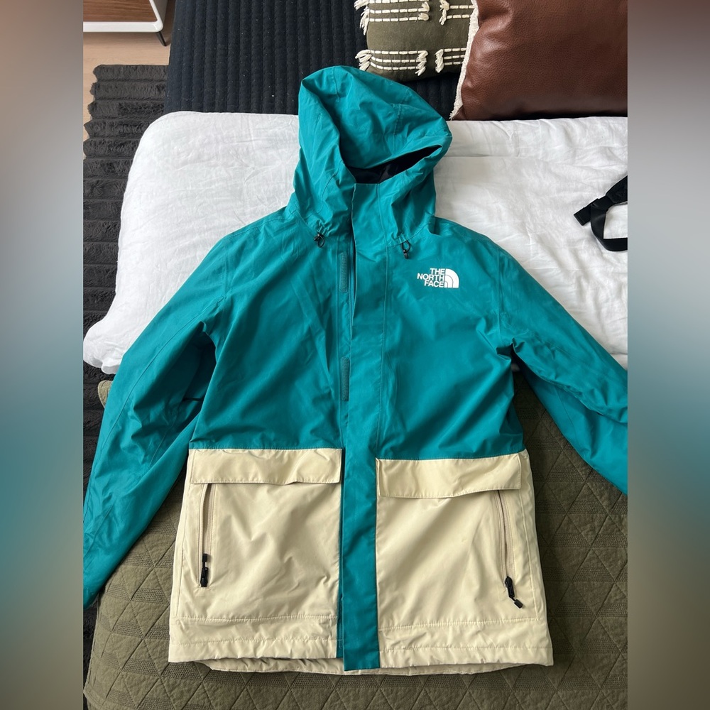 Teal & Cream The North Face ski jacket and pants.